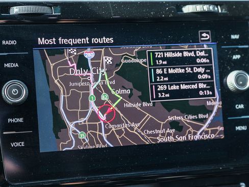 Used 2019 Volkswagen Golf R 4-Door image 7