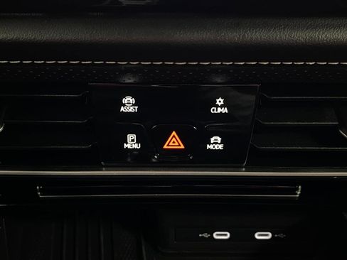 Used 2025 Volkswagen Atlas Cross Sport SE image 26