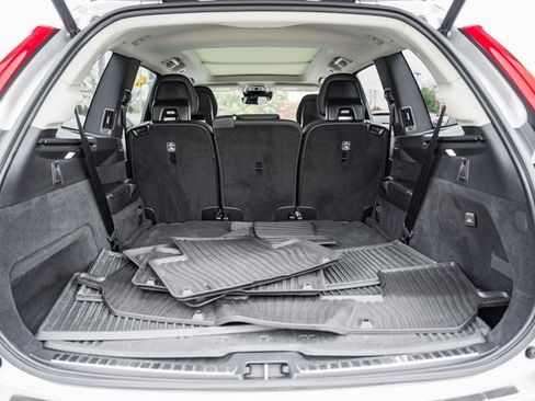 Used 2022 Volvo XC90 T6 Momentum w/ Advanced Package image 11