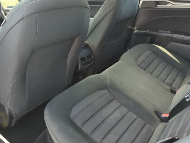 Used 2020 Ford Fusion SE FWD image 16