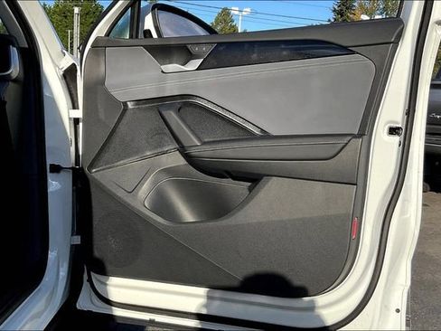 New 2025 Volkswagen Tiguan SE AWD/4WD image 27