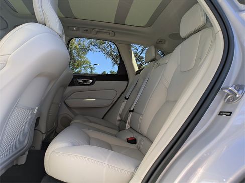 Used 2023 Volvo XC60 B5 Ultimate w/ Climate Package image 15