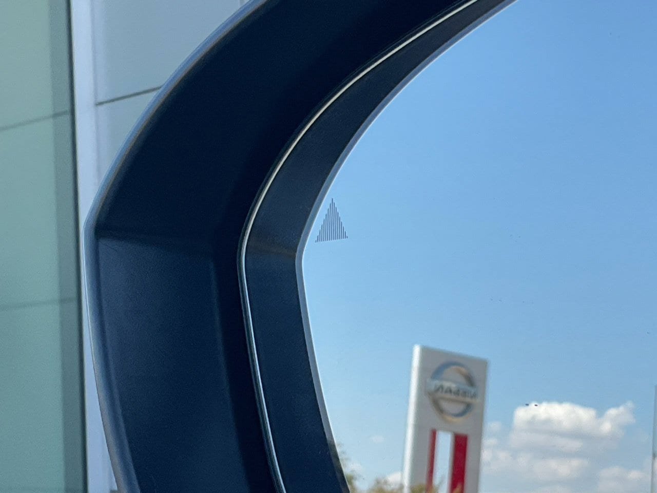 Used 2025 Nissan Rogue SV FWD image 17