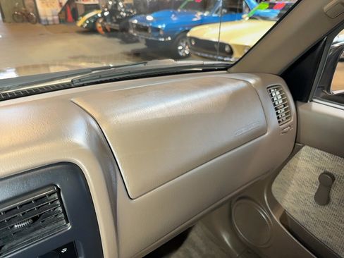 Used 1998 Toyota Tacoma 4x4 Regular Cab image 28