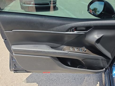 Used 2021 Toyota Camry LE FWD image 10