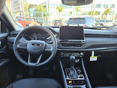 New 2026 Jeep Compass Latitude image 25