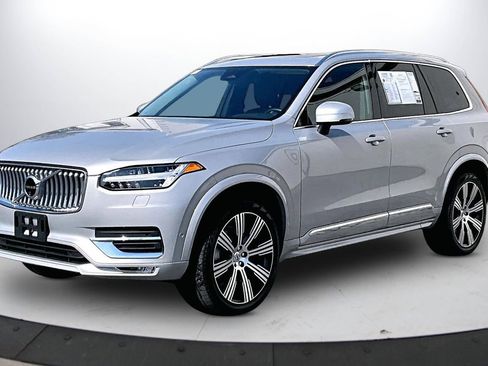 Used 2024 Volvo XC90 B5 Plus image 4