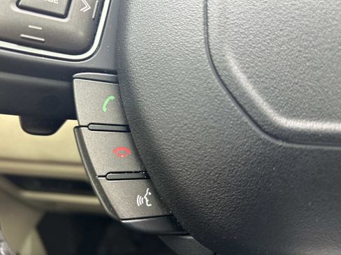 Used 2019 Land Rover Range Rover Evoque SE Premium image 26