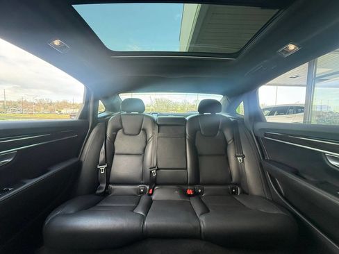 Used 2018 Volvo S90 T5 Momentum w/ Convenience Package image 18