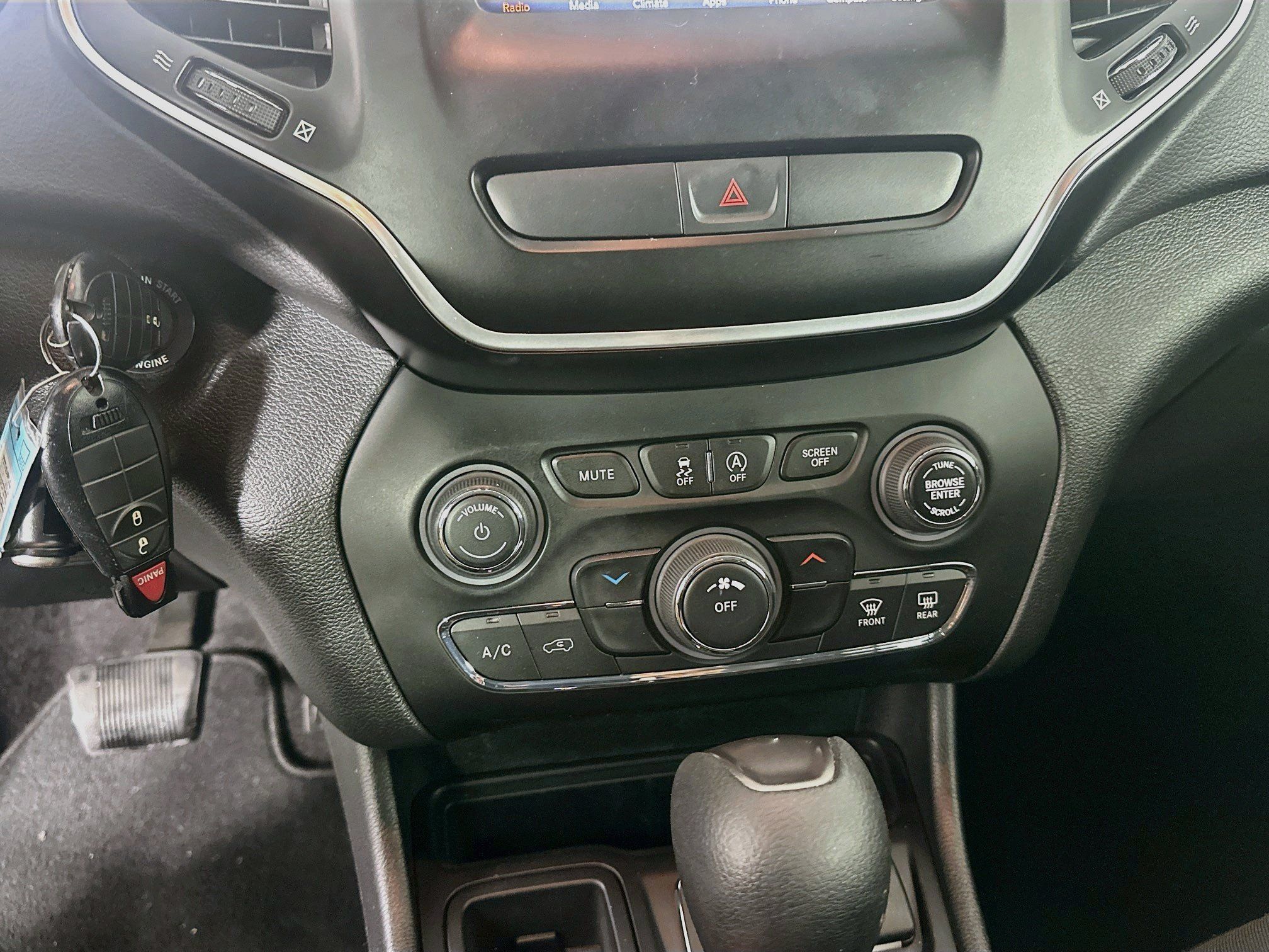 Used 2019 Jeep Cherokee Latitude w/ Popular Appearance Group FWD image 22