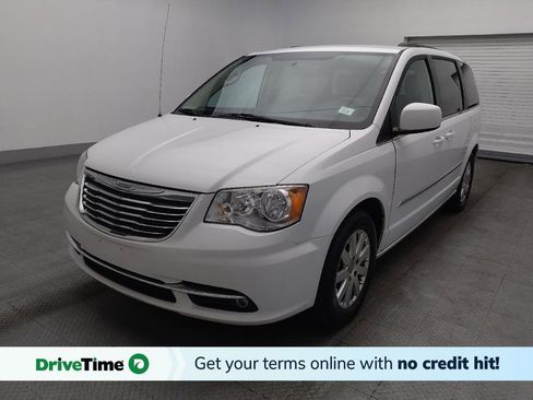 Used 2016 Chrysler Town & Country Touring image 1