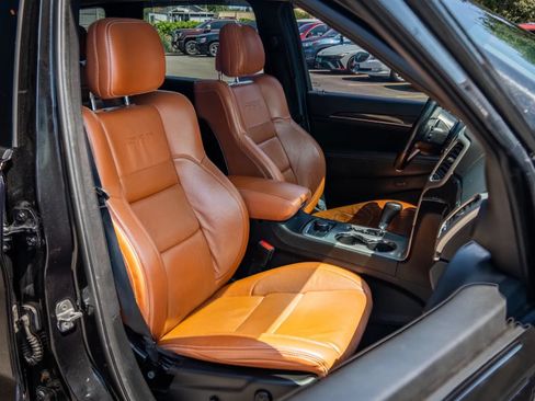 Used 2013 Jeep Grand Cherokee SRT8 w/ Luxury Group II AWD/4WD image 15