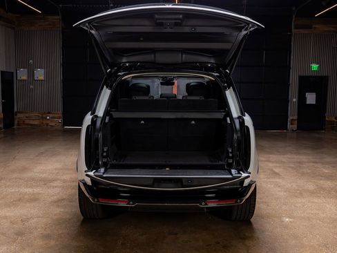 Used 2023 Land Rover Range Rover Long Wheelbase Autobiography image 8