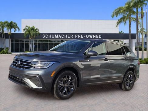 Certified 2023 Volkswagen Tiguan SE FWD image 3