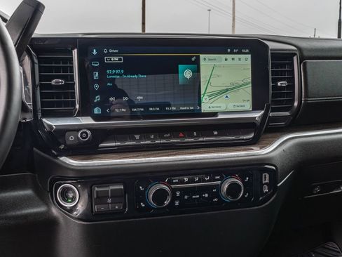 Used 2025 Chevrolet Silverado 2500 LT w/ Convenience Package image 9