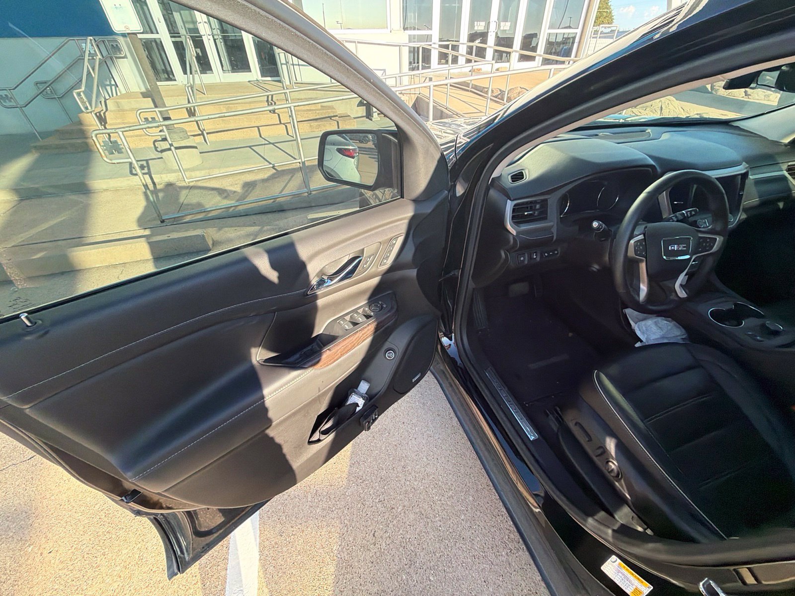 Used 2023 GMC Acadia Denali w/ Black Diamond Edition FWD image 9