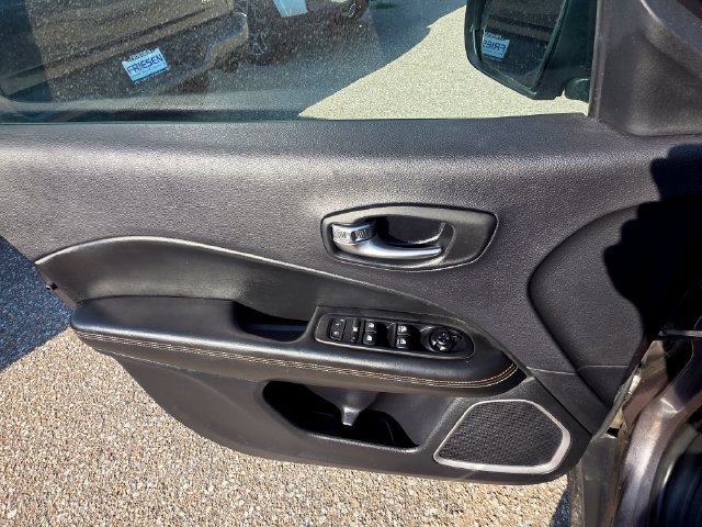 Used 2019 Jeep Compass Latitude w/ Popular Equipment Group AWD/4WD image 15