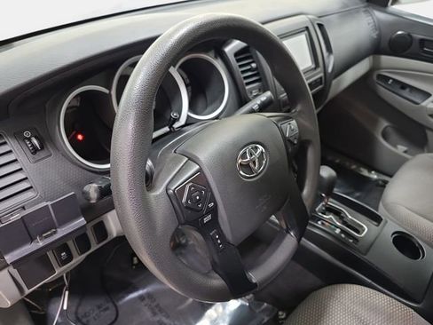 Used 2015 Toyota Tacoma Base image 14