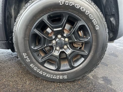 Used 2019 Jeep Cherokee Trailhawk image 12