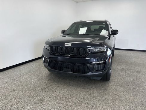 Used 2024 Jeep Grand Cherokee Limited w/ Black Appearance Package image 3