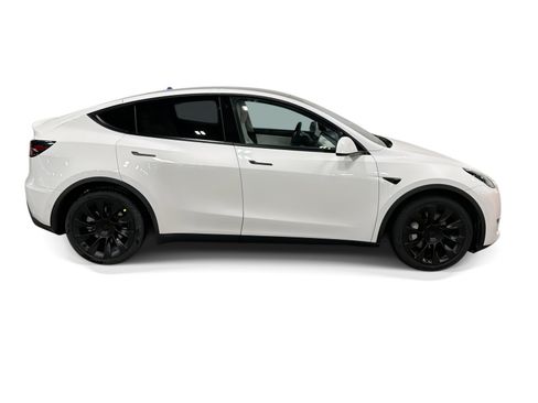 Certified 2022 Tesla Model Y Long Range AWD/4WD image 7