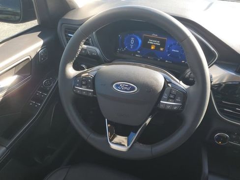 Certified 2022 Ford Escape Titanium w/ Class II Trailer Tow Package image 12