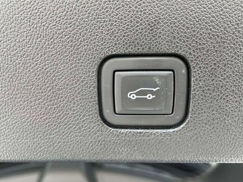 Certified 2023 Cadillac XT6 Premium Luxury image 11