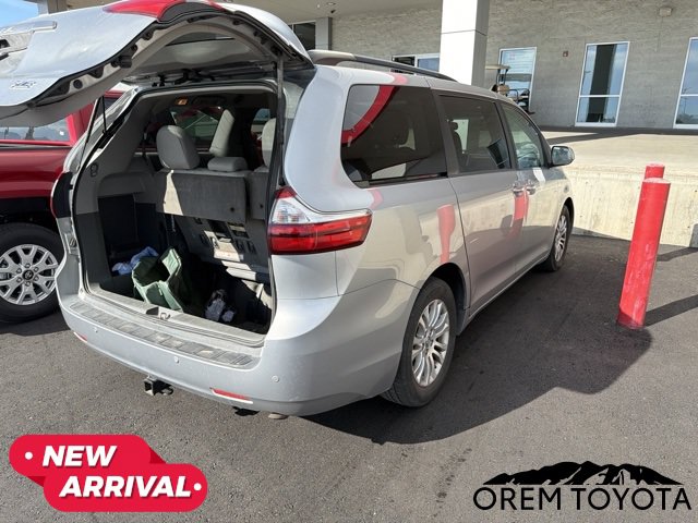 Used 2017 Toyota Sienna XLE Premium FWD image 19