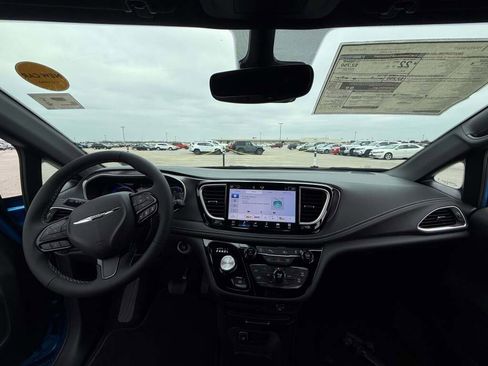 New 2026 Chrysler Pacifica Select image 26