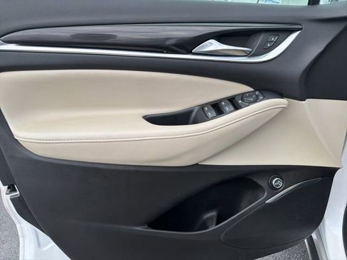 Used 2019 Buick Enclave Essence FWD image 12