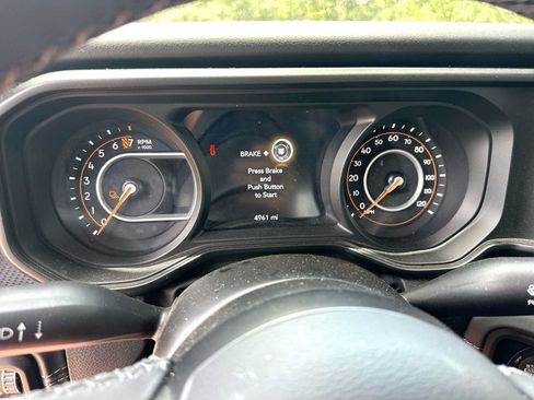 Used 2025 Jeep Gladiator Rubicon AWD/4WD image 5