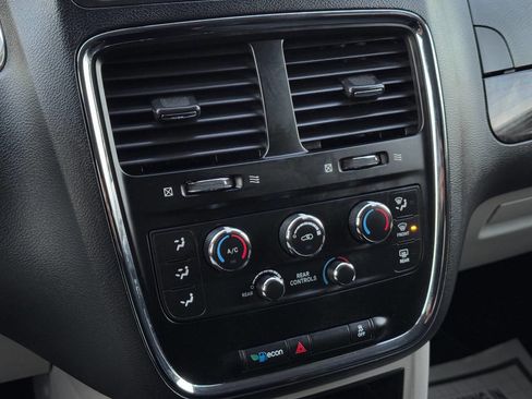 Used 2016 Dodge Grand Caravan SE w/ Quick Order Package 29E SE image 21