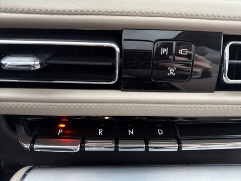 Used 2023 Lincoln Aviator AWD w/ Premium Package image 27