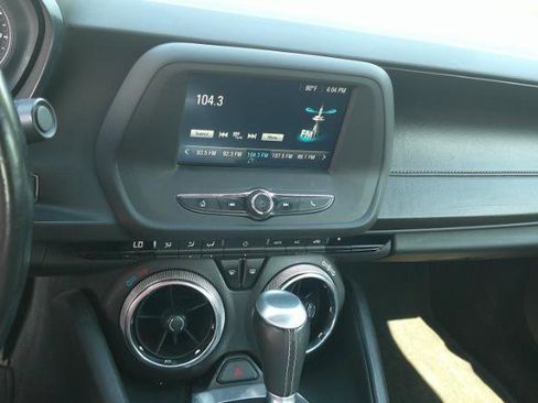 Used 2017 Chevrolet Camaro LT RWD image 7