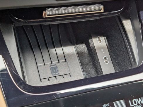 Certified 2026 Porsche Cayenne E-Hybrid AWD/4WD image 18