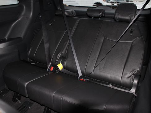 Used 2025 Toyota Sienna XLE Woodland Edition image 19