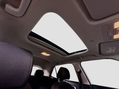 Used 2020 Hyundai Venue SEL w/ Convenience + Premium Package image 41