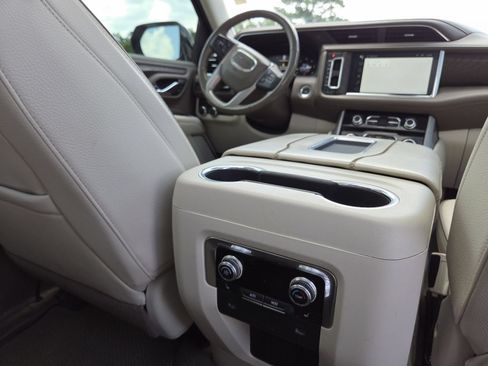 Used 2022 GMC Yukon Denali AWD/4WD image 29