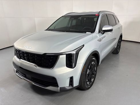 New 2026 Kia Sorento S FWD image 4