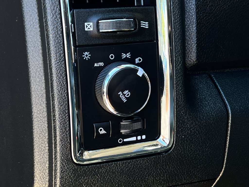 Used 2018 RAM 2500 Laramie AWD/4WD image 8