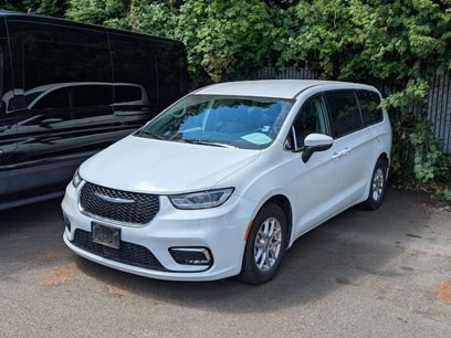 Used 2023 Chrysler Pacifica Touring-L