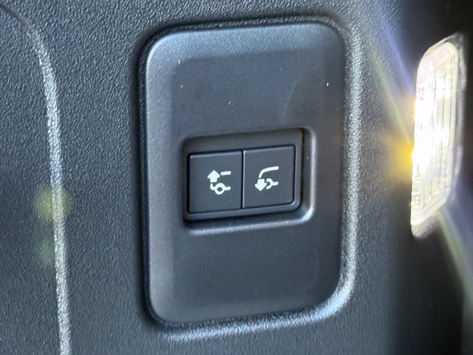 New 2026 Land Rover Defender 110 X-Dynamic SE AWD/4WD image 47