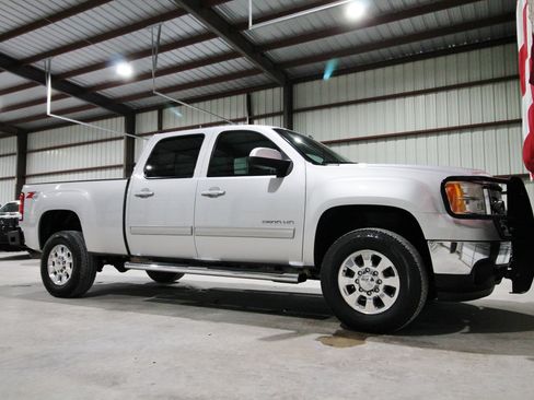 Used 2014 GMC Sierra 2500 SLT w/ SLT Convenience Package AWD/4WD image 15