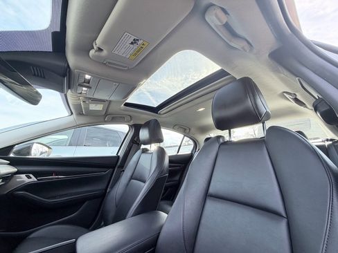 Used 2022 MAZDA MAZDA3 s image 18