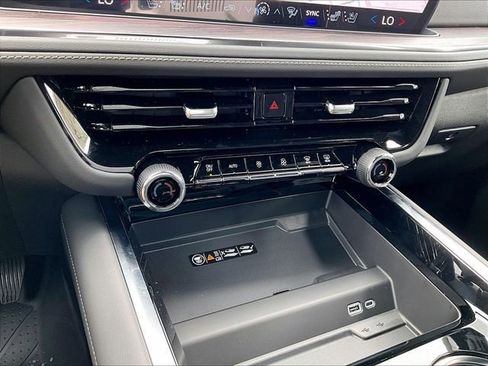 New 2026 Chevrolet Suburban Premier image 23