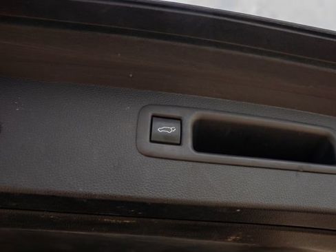 Used 2022 Toyota Highlander XLE AWD/4WD image 13