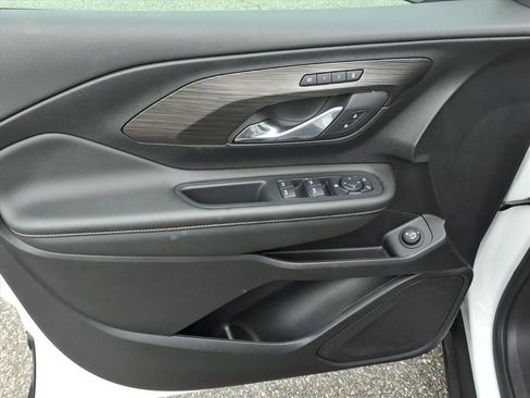 Used 2024 GMC Terrain SLT image 23