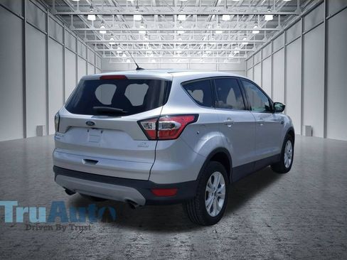 Used 2017 Ford Escape SE FWD image 7