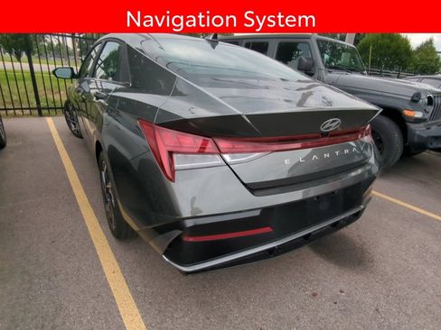 Used 2025 Hyundai Elantra SEL FWD image 4