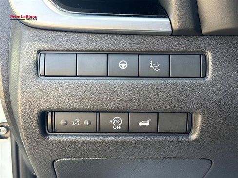 Used 2025 Nissan Rogue SL w/ Tech Package AWD/4WD image 19